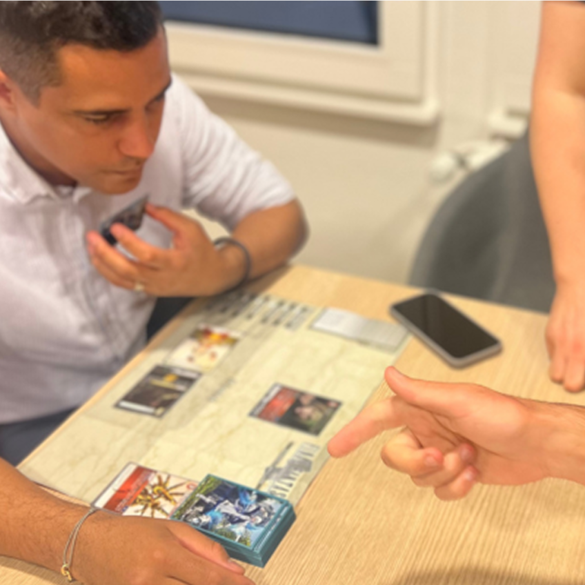 collaborateurs Numendo en train de jouer aux cartes