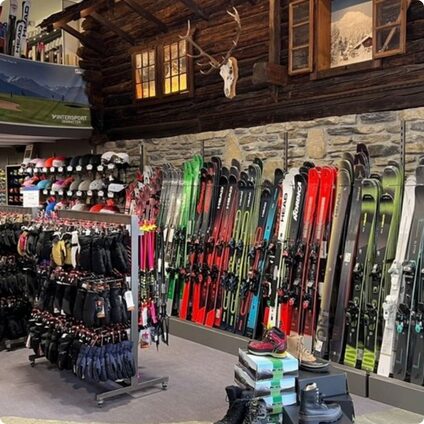 enseigne Intersport avec raisons de ski client Numendo