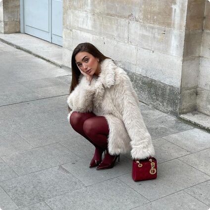 Mannequin qui pose pour les Vetements de Dont call me Jennyfer client Numendo